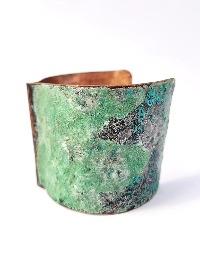 Brazalete de cobre patinado