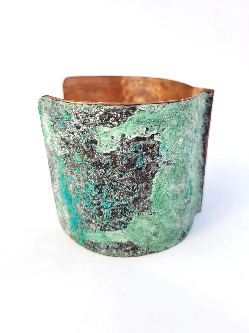 Brazalete de cobre patinado