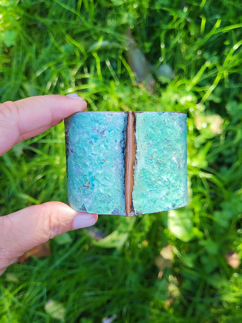 Brazalete de cobre patinado