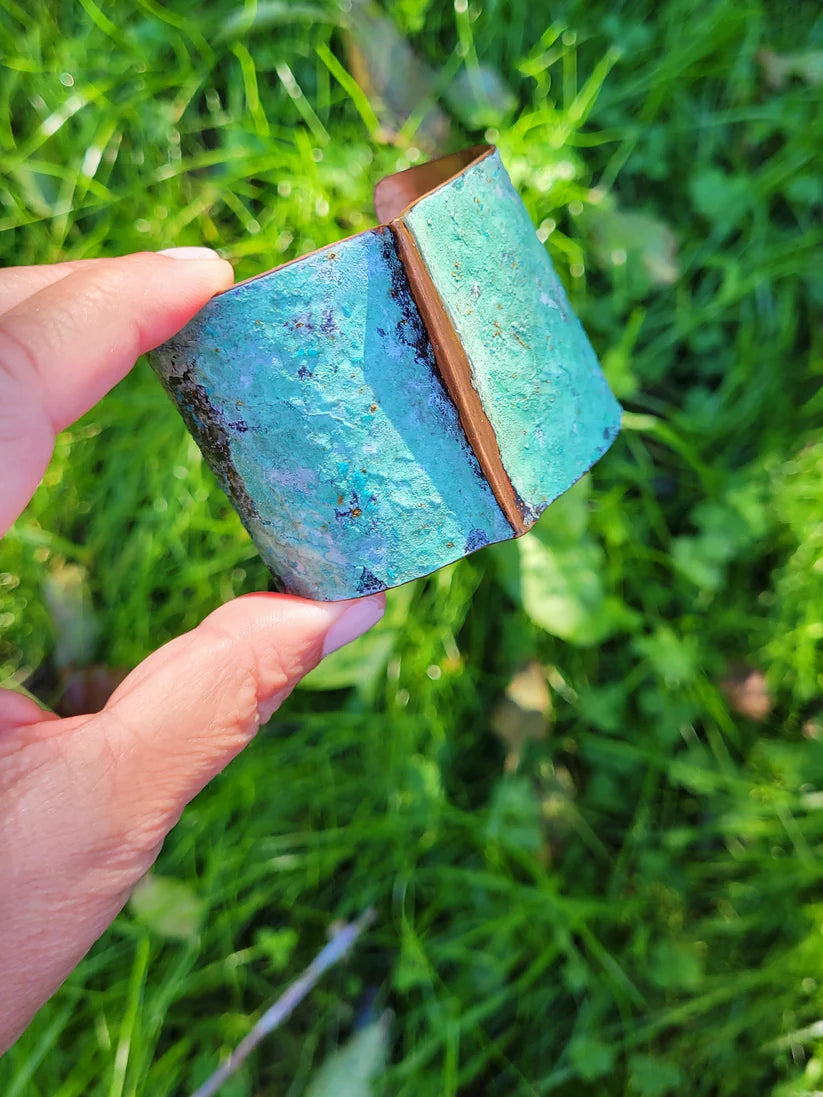 Brazalete de cobre patinado