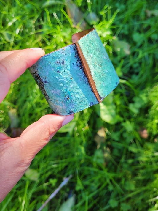 Brazalete de cobre patinado