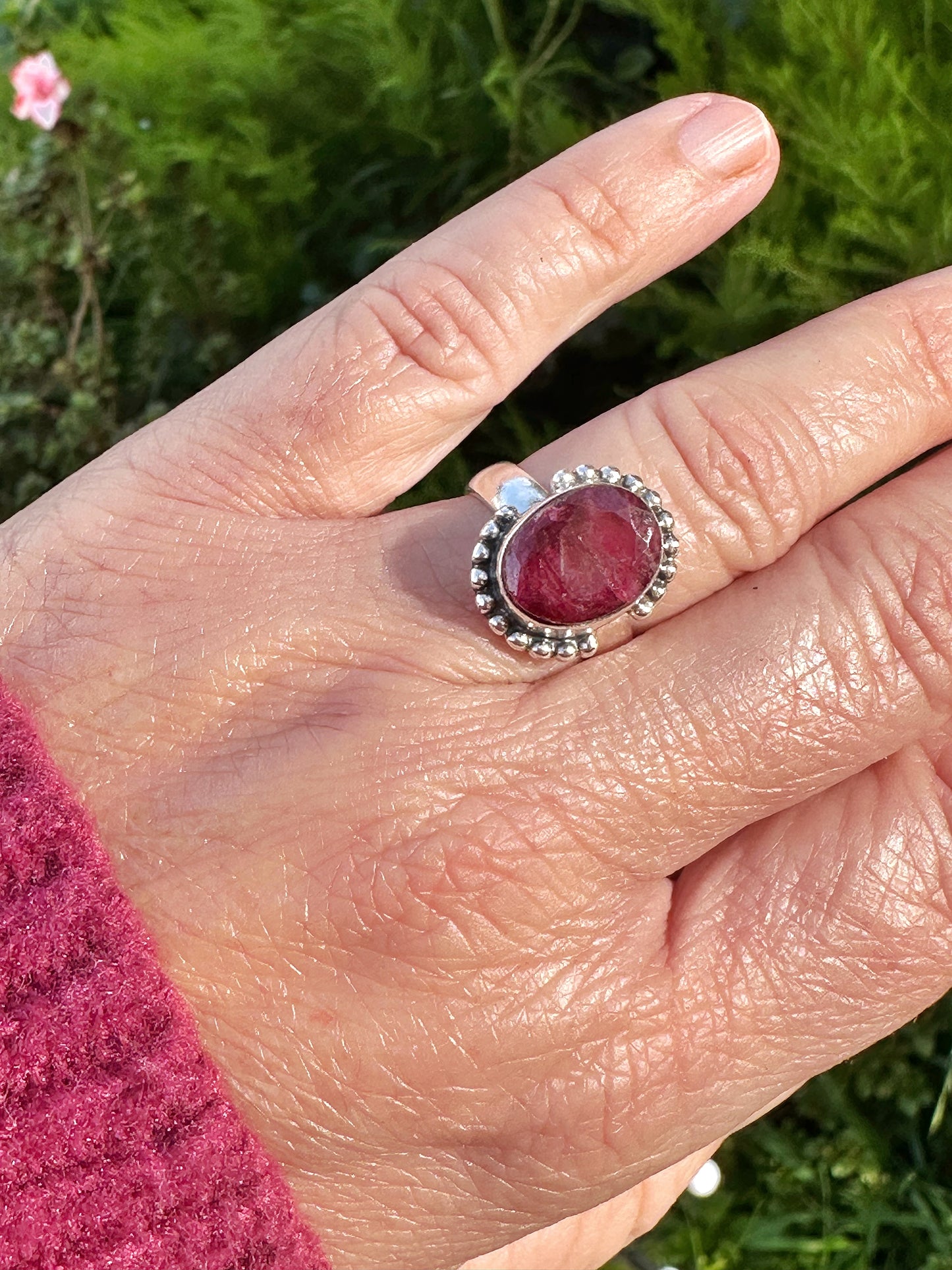 ANILLO DE PLATA Y RUBÍ