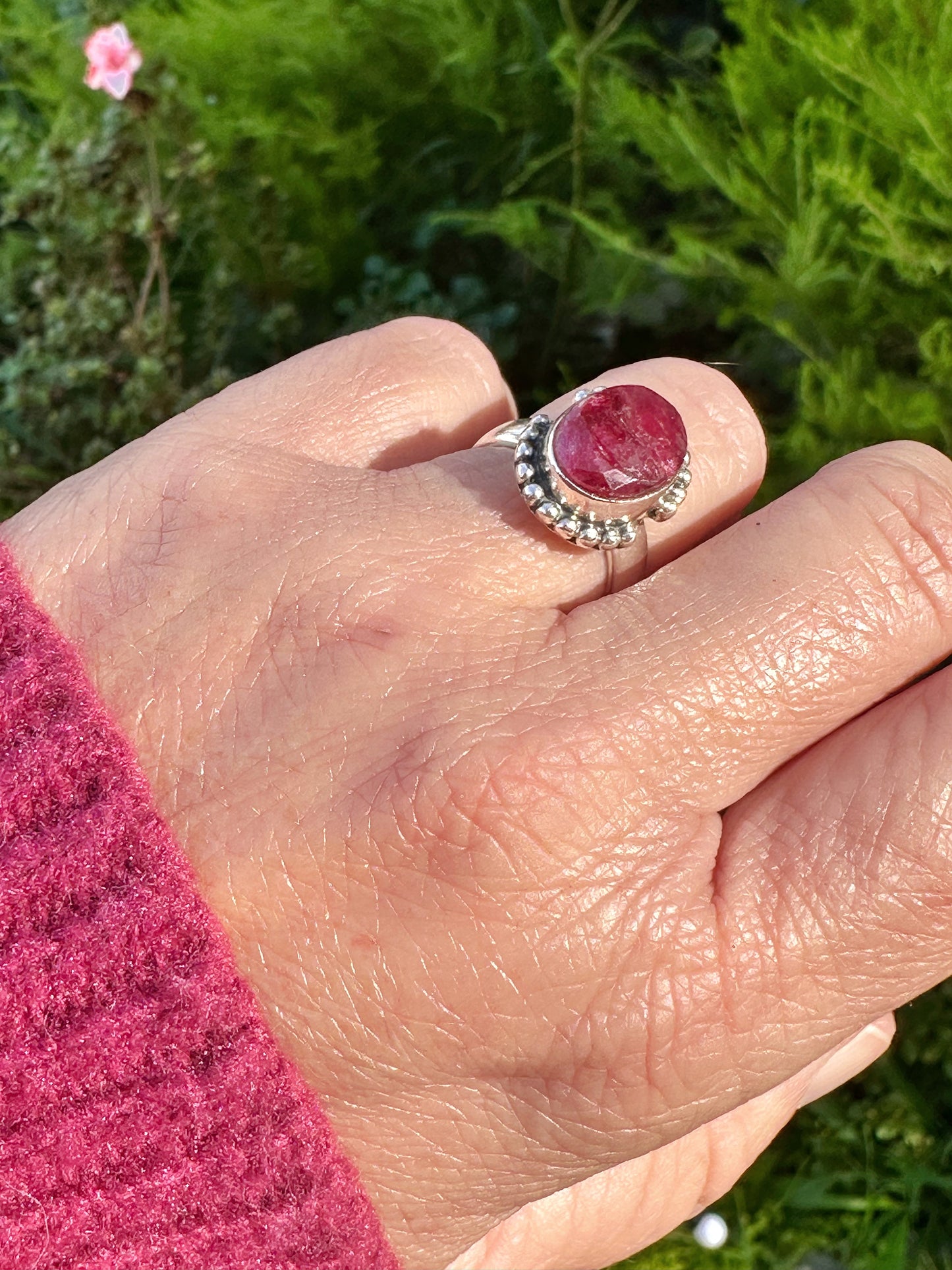 ANILLO DE PLATA Y RUBÍ
