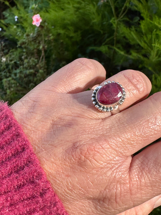 ANILLO DE PLATA Y RUBÍ