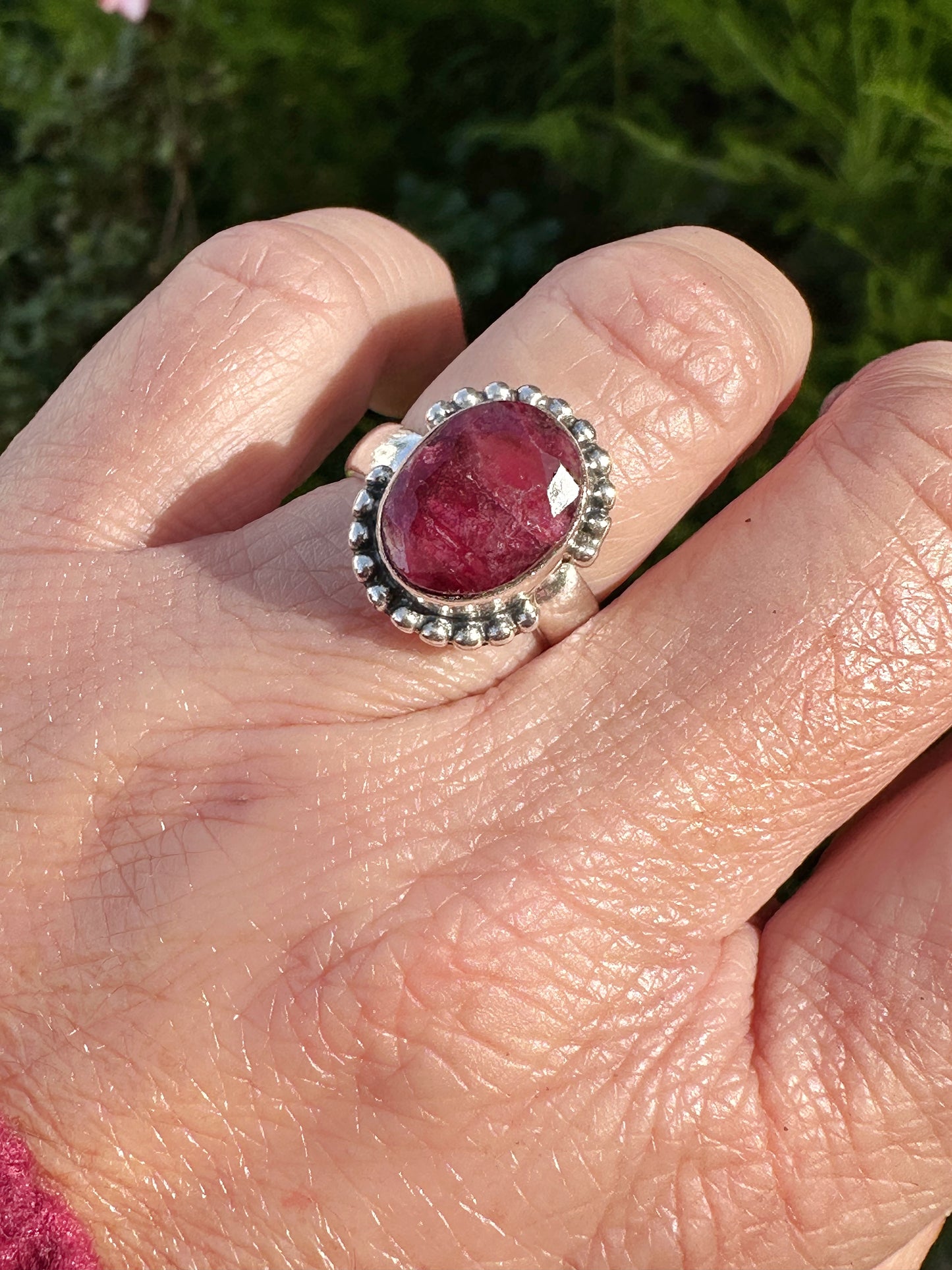 ANILLO DE PLATA Y RUBÍ