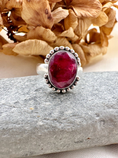 ANILLO DE PLATA Y RUBÍ