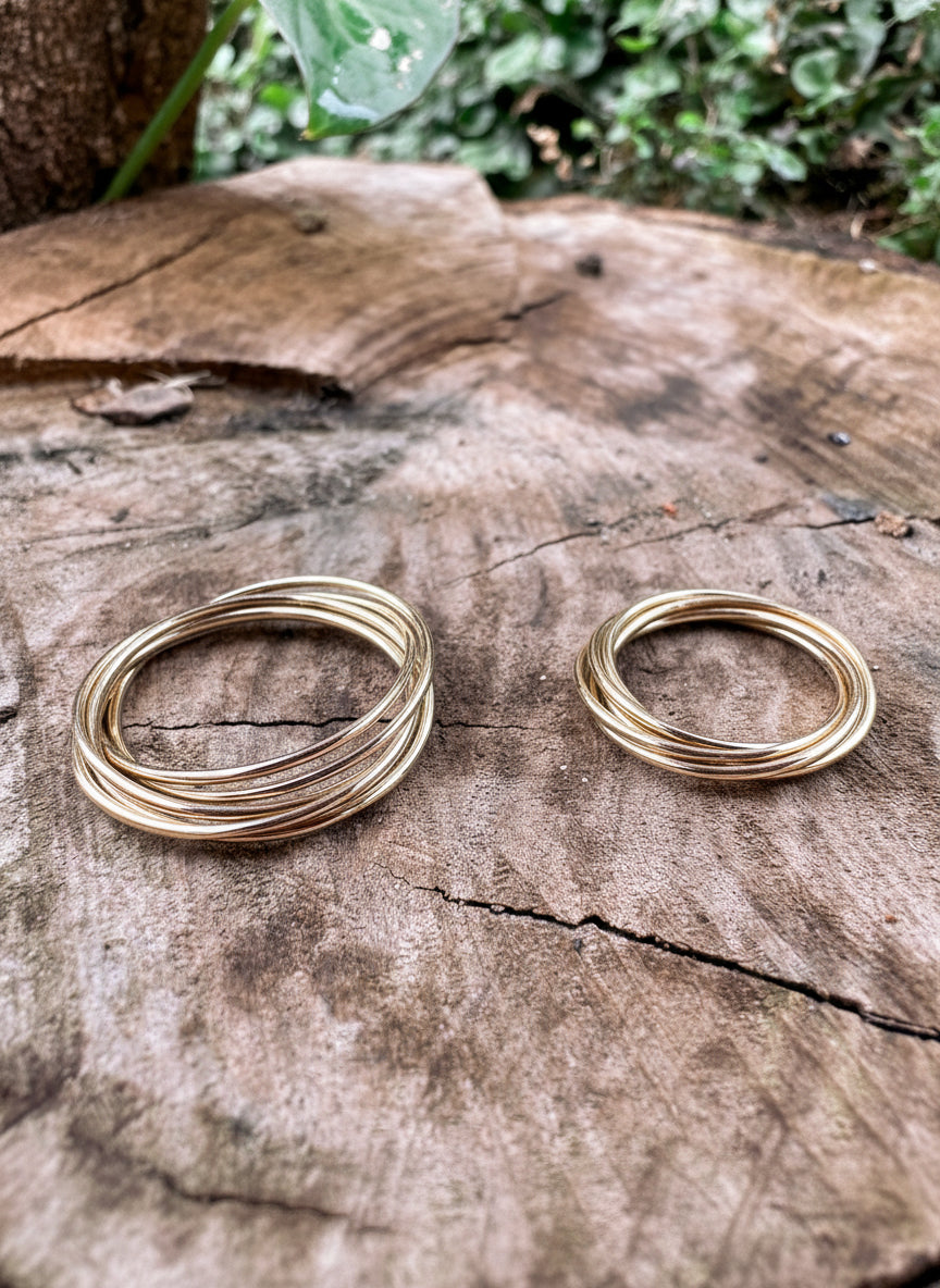 Cargar video: Hacemos dos anillos trinity en oro reciclado